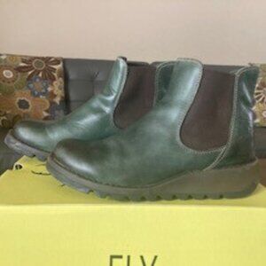 FLY LONDON - Salv Rug Petro Green Size 7.5 / EU 38